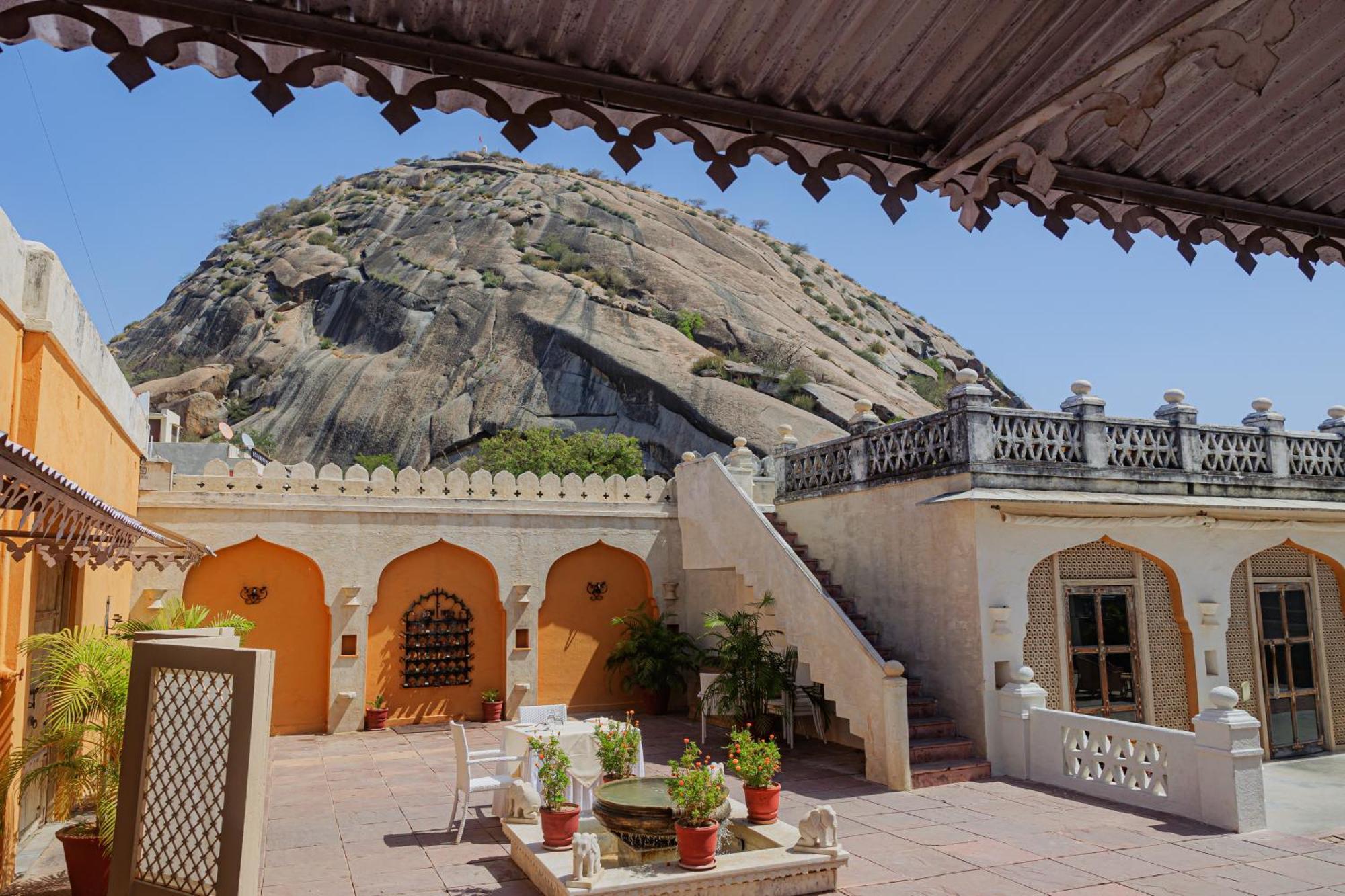 The Rawla Narlai - A Luxury Heritage Stay In Leopard Country Exterior photo